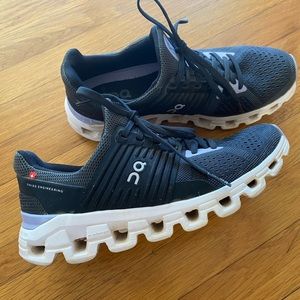 ON On Cloud Women’s 8 Brand New